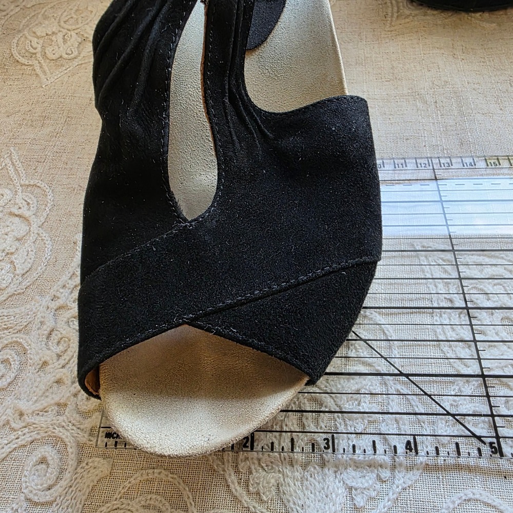 Earthies Veria Too Wedge Sandals 8.5 Black Suede Pleated T-Strap Peep Toe Shoes - Picture 6 of 11